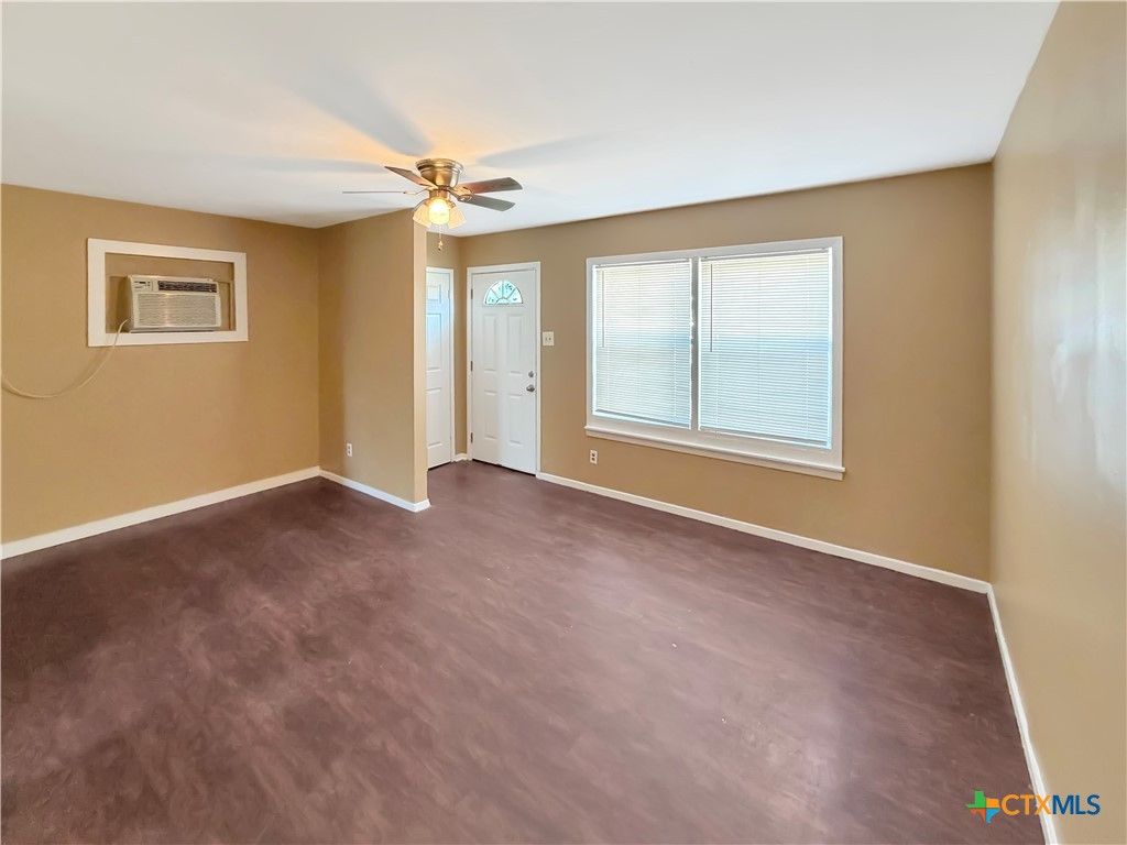 Image 3 of property listing at 2907 Cypress Street, Victoria, TX 77901