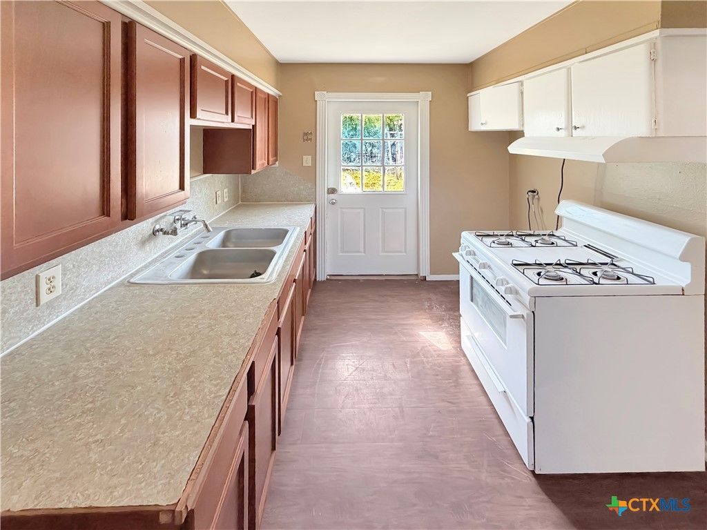 Image 5 of property listing at 2907 Cypress Street, Victoria, TX 77901