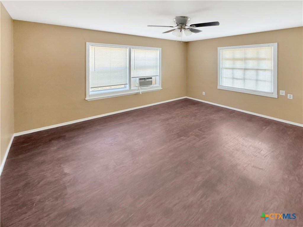 Image 6 of property listing at 2907 Cypress Street, Victoria, TX 77901