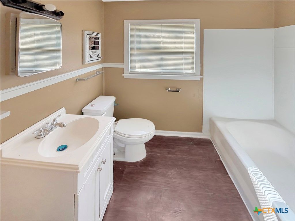 Image 8 of property listing at 2907 Cypress Street, Victoria, TX 77901
