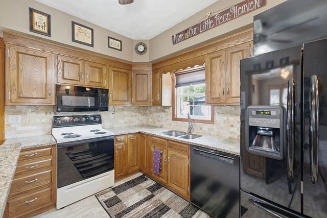 919 8th Street, De Witt, IA 52472