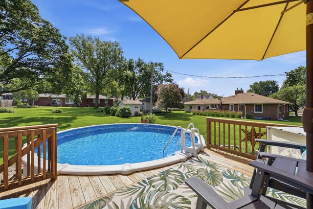 919 8th Street, De Witt, IA 52472