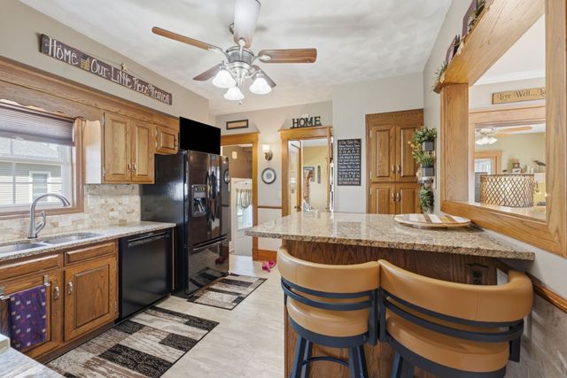 919 8th Street, De Witt, IA 52472