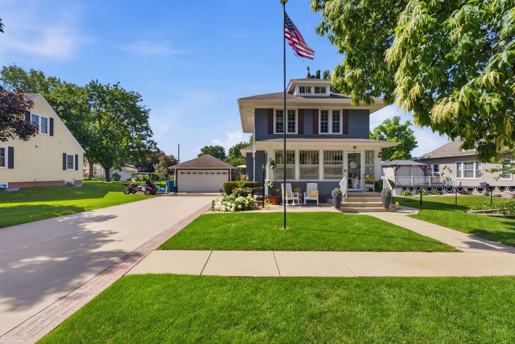 919 8th Street, De Witt, IA 52472