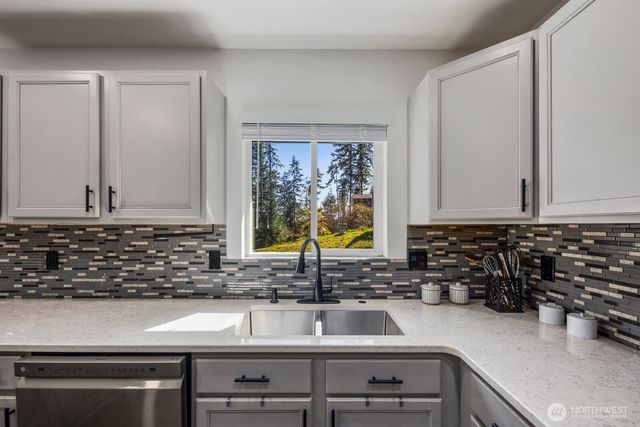 61 E Channel Drive, Allyn, WA 98524