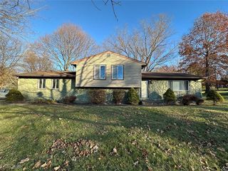 7606 Woodcrest Avenue NE, Canton, OH 44721