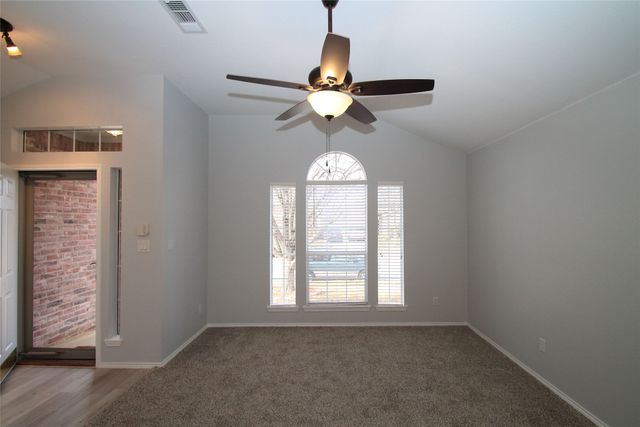 824 Dixon Lane, Denton, TX 76207