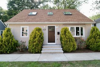 329 Bridge St, Dedham, MA 02026