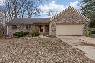 8732 Elizabeth Lake Road, White Lake Charter Township, MI 48386