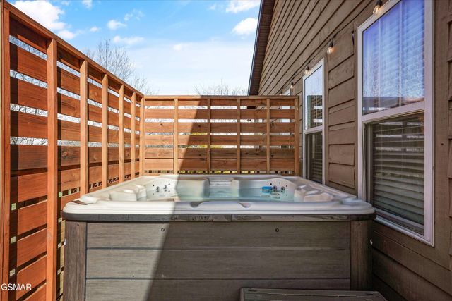 2784 Maplecrest Lane, Sevierville, TN 37876