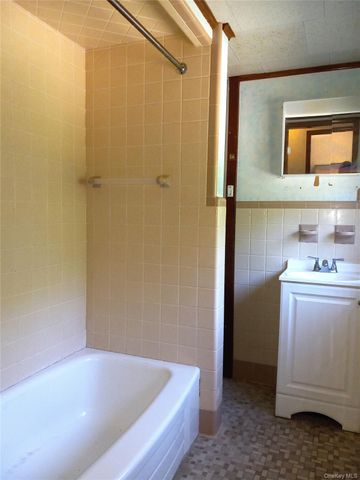 220-224 Hobbs Lane 220 224A 224B, Clinton Corners, NY 12514