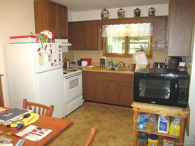 220-224 Hobbs Lane 220 224A 224B, Clinton Corners, NY 12514