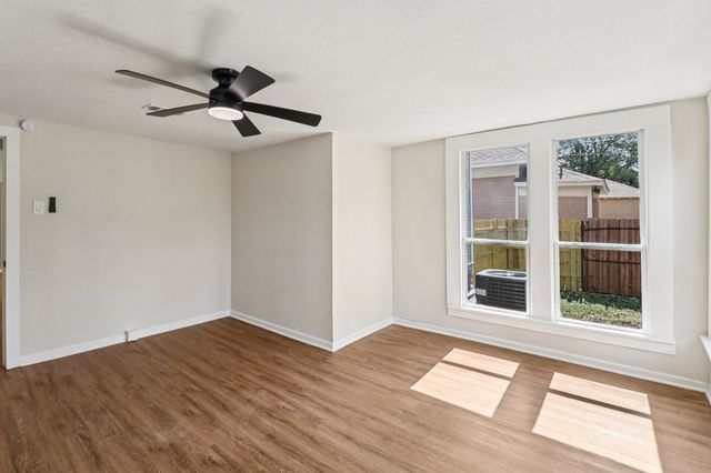 403 S Willomet Avenue, Dallas, TX 75208