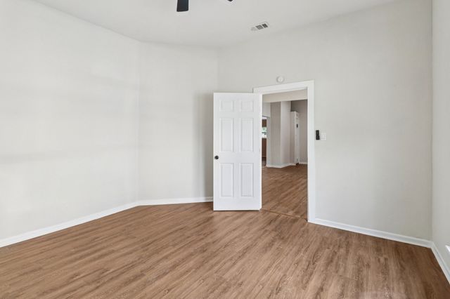 403 S Willomet Avenue, Dallas, TX 75208