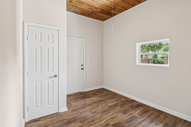 403 S Willomet Avenue, Dallas, TX 75208