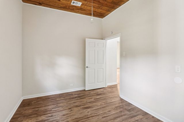 403 S Willomet Avenue, Dallas, TX 75208