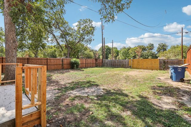 403 S Willomet Avenue, Dallas, TX 75208