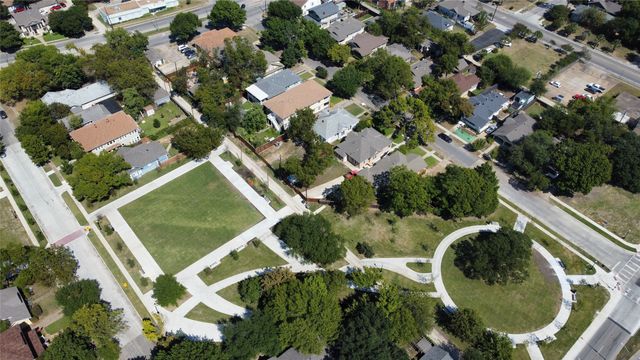 403 S Willomet Avenue, Dallas, TX 75208