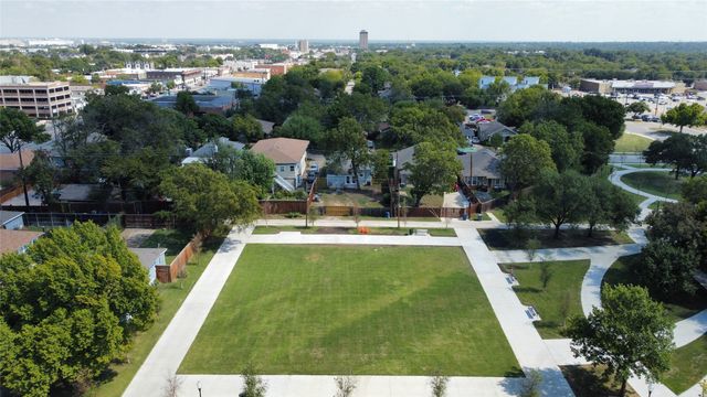 403 S Willomet Avenue, Dallas, TX 75208