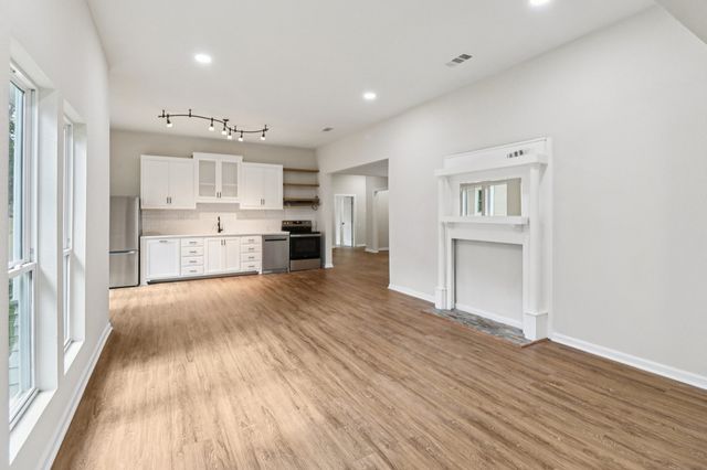 403 S Willomet Avenue, Dallas, TX 75208