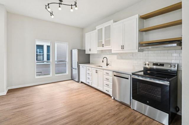 403 S Willomet Avenue, Dallas, TX 75208