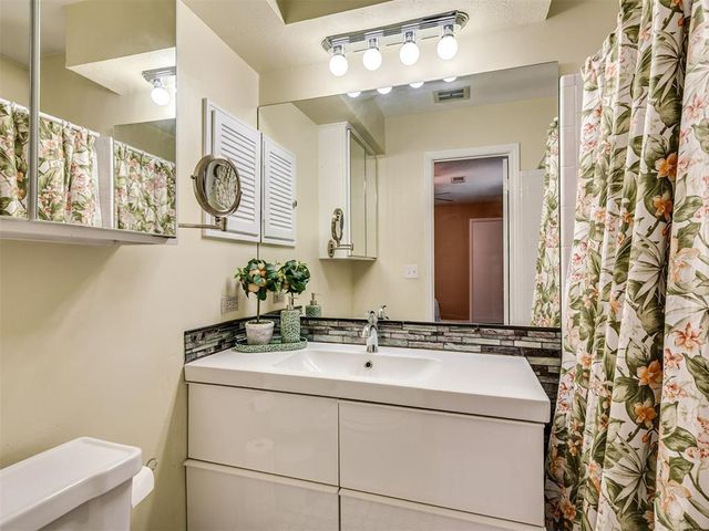 2527 NW 62nd Street 219, Oklahoma City, OK 73112