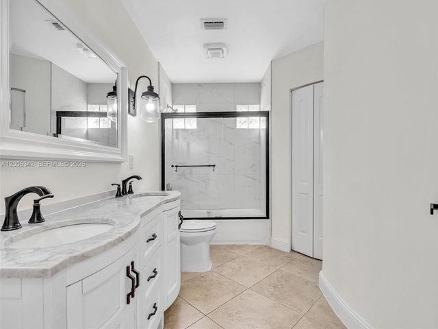 11407 Lakeview Dr, Coral Springs, FL 33071