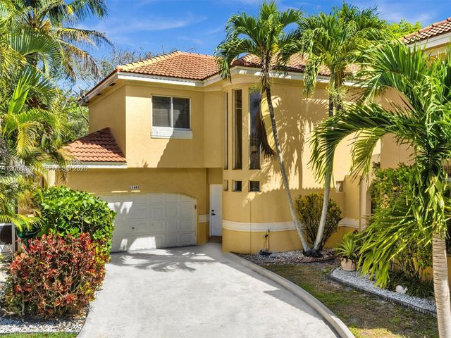 11407 Lakeview Dr, Coral Springs, FL 33071
