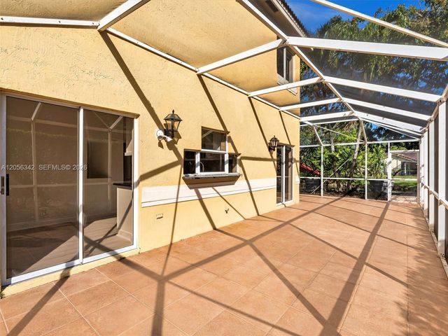 11407 Lakeview Dr, Coral Springs, FL 33071