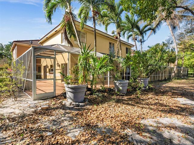 11407 Lakeview Dr, Coral Springs, FL 33071