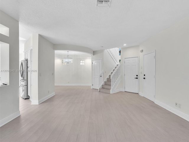 11407 Lakeview Dr, Coral Springs, FL 33071
