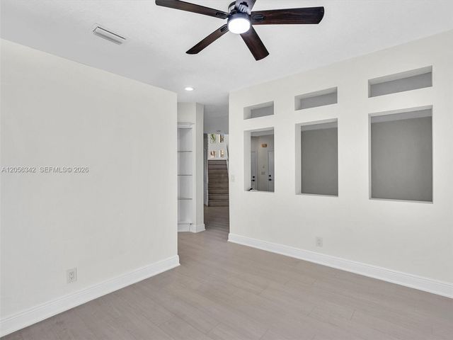 11407 Lakeview Dr, Coral Springs, FL 33071