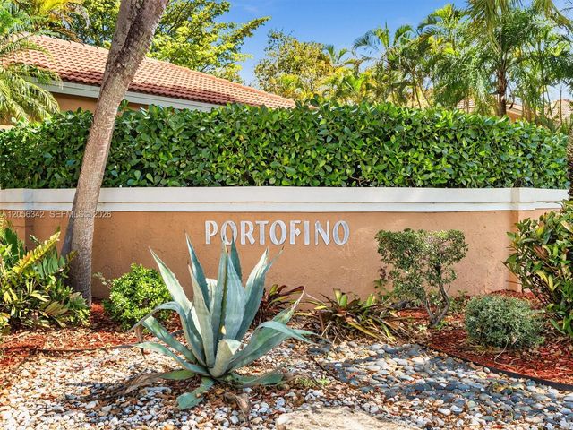 11407 Lakeview Dr, Coral Springs, FL 33071