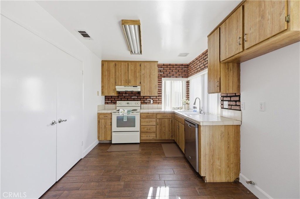 7035 Batavia Way, Riverside, CA 92586 — photo 5