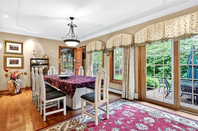 12 Avon Lane, East Hills, NY 11577