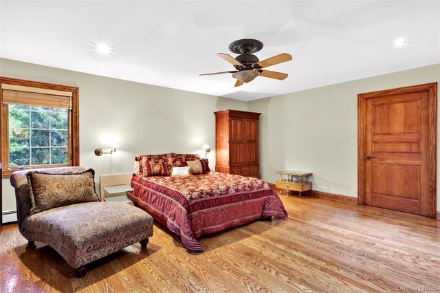 12 Avon Lane, East Hills, NY 11577