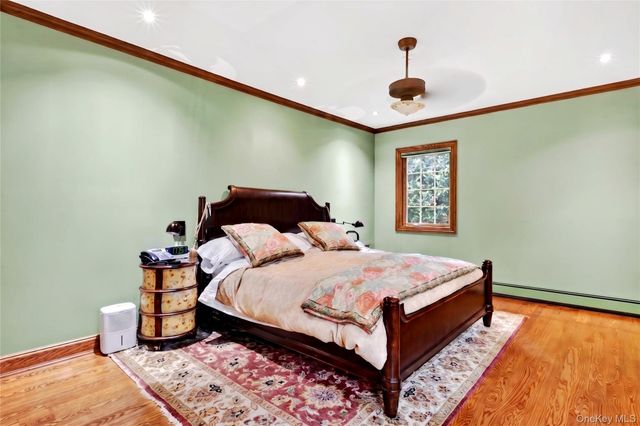 12 Avon Lane, East Hills, NY 11577