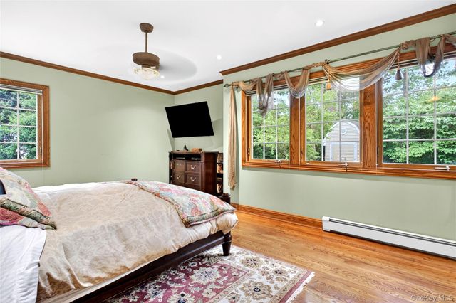 12 Avon Lane, East Hills, NY 11577