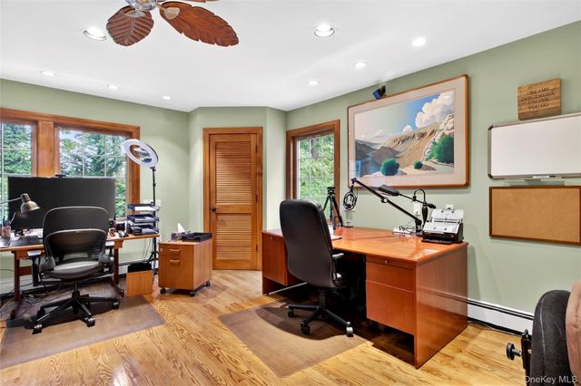 12 Avon Lane, East Hills, NY 11577