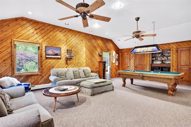 12 Avon Lane, East Hills, NY 11577