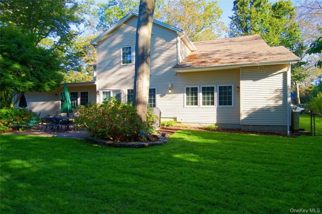 12 Avon Lane, East Hills, NY 11577