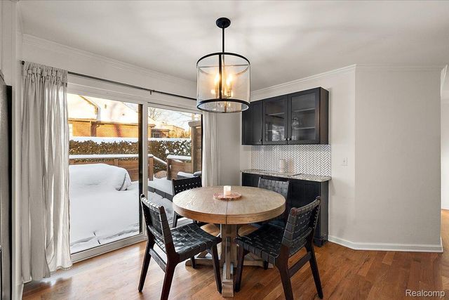 3267 Greentree Road, Bloomfield Charter Township, MI 48304