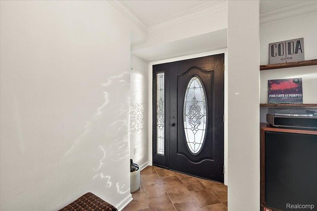 3267 Greentree Road, Bloomfield Charter Township, MI 48304