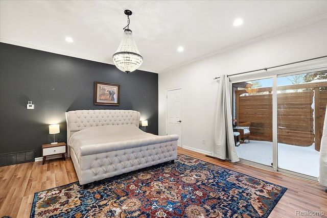 3267 Greentree Road, Bloomfield Charter Township, MI 48304