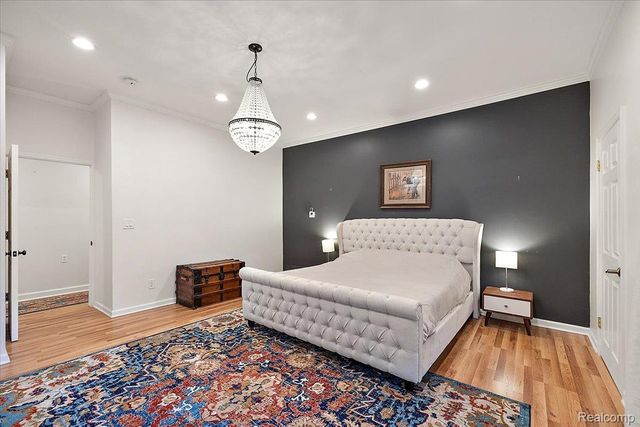 3267 Greentree Road, Bloomfield Charter Township, MI 48304