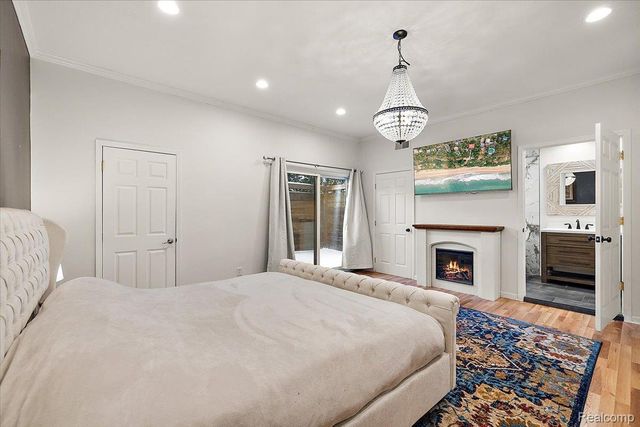 3267 Greentree Road, Bloomfield Charter Township, MI 48304