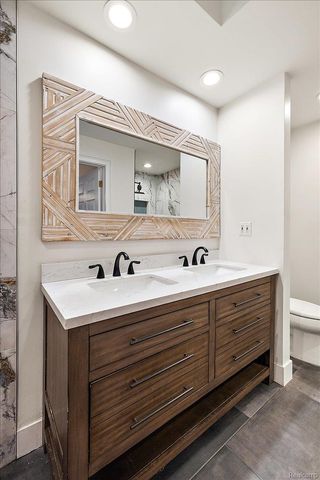 3267 Greentree Road, Bloomfield Charter Township, MI 48304