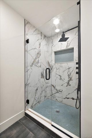 3267 Greentree Road, Bloomfield Charter Township, MI 48304