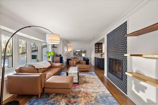 3267 Greentree Road, Bloomfield Charter Township, MI 48304