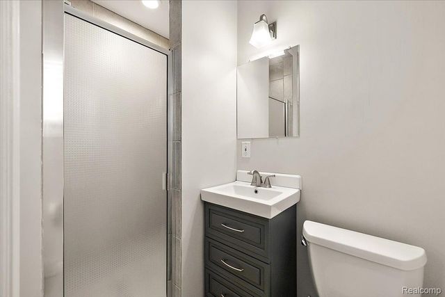 3267 Greentree Road, Bloomfield Charter Township, MI 48304